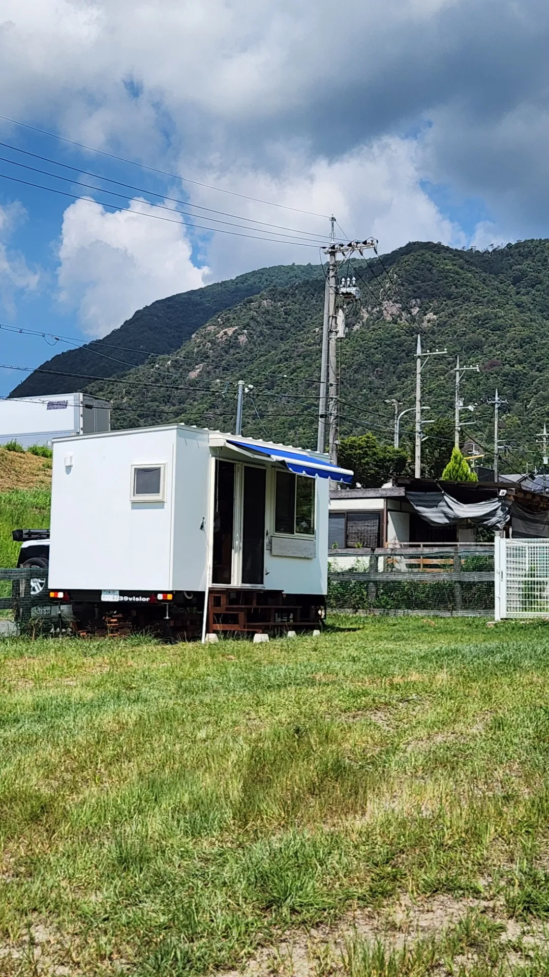 大工工事と移動式住居の製作事業